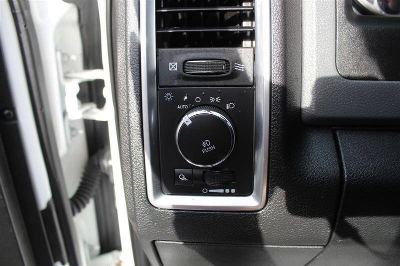 Used 2018 RAM 5500 4x4 Regular Cab image 17