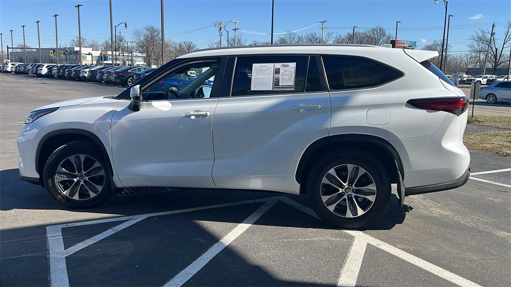 Used 2023 Toyota Highlander XLE image 7