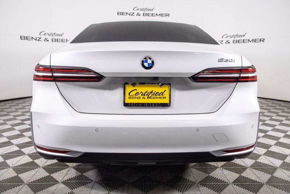 Used 2024 BMW 530i w/ Premium Package RWD image 7