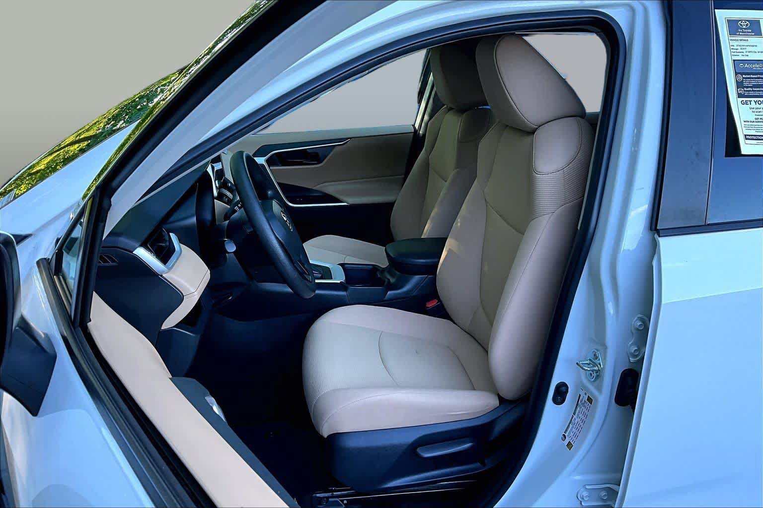 Certified 2023 Toyota RAV4 LE AWD/4WD image 17