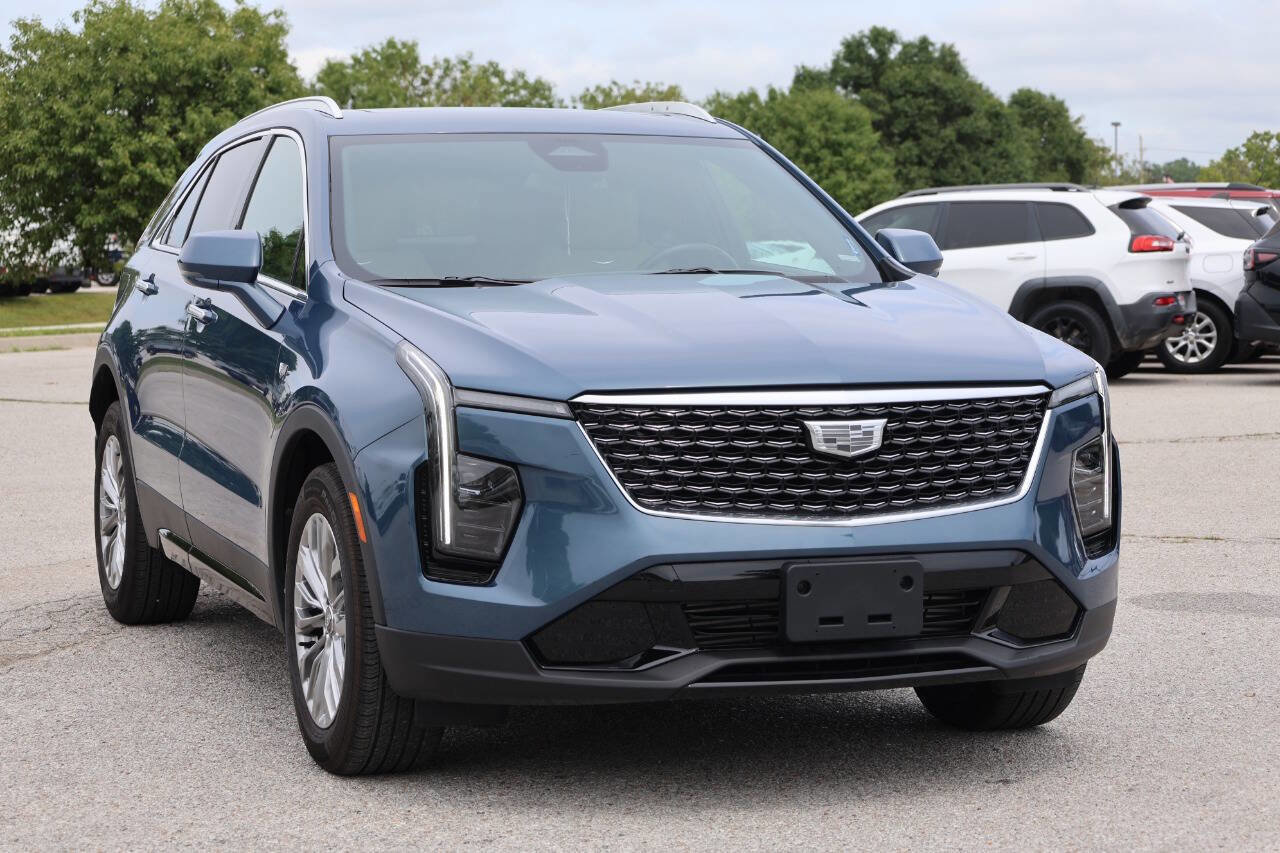 Used 2024 Cadillac XT4 Premium Luxury w/ Cold Weather Package image 4