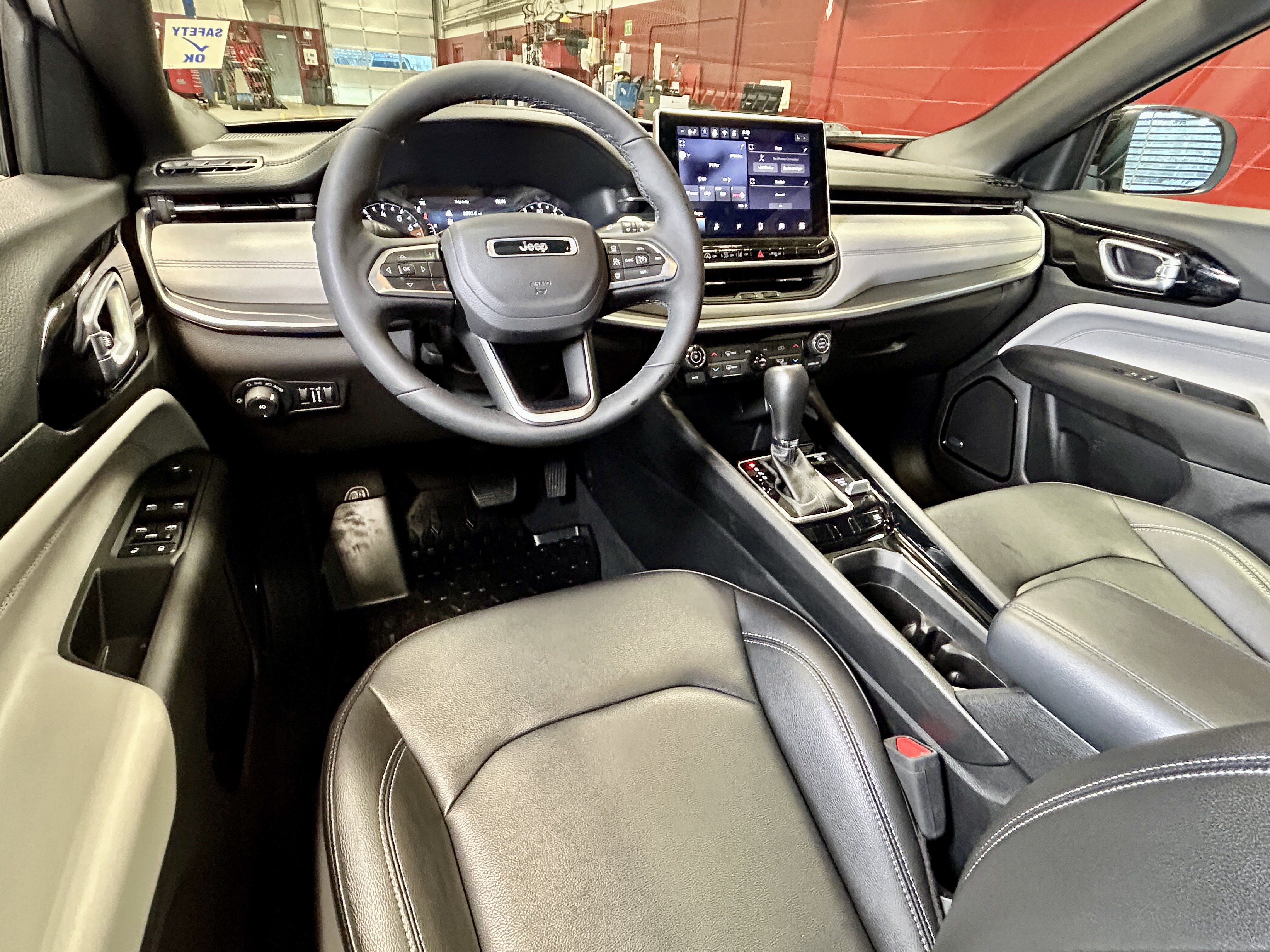 Certified 2025 Jeep Compass Limited w/ Sun & Sound Group AWD/4WD image 21