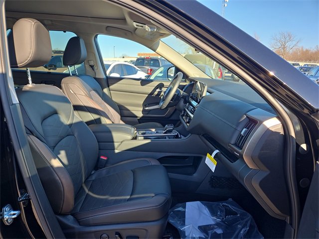 New 2025 Nissan Pathfinder Platinum w/ Cargo Package image 14