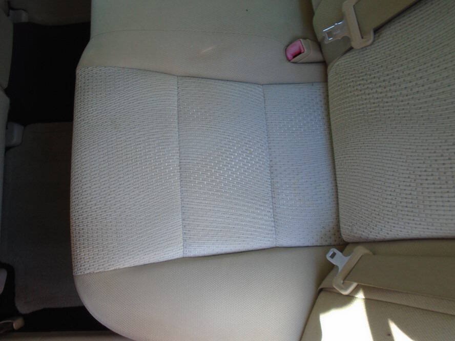 Used 2012 Toyota Camry LE FWD image 17