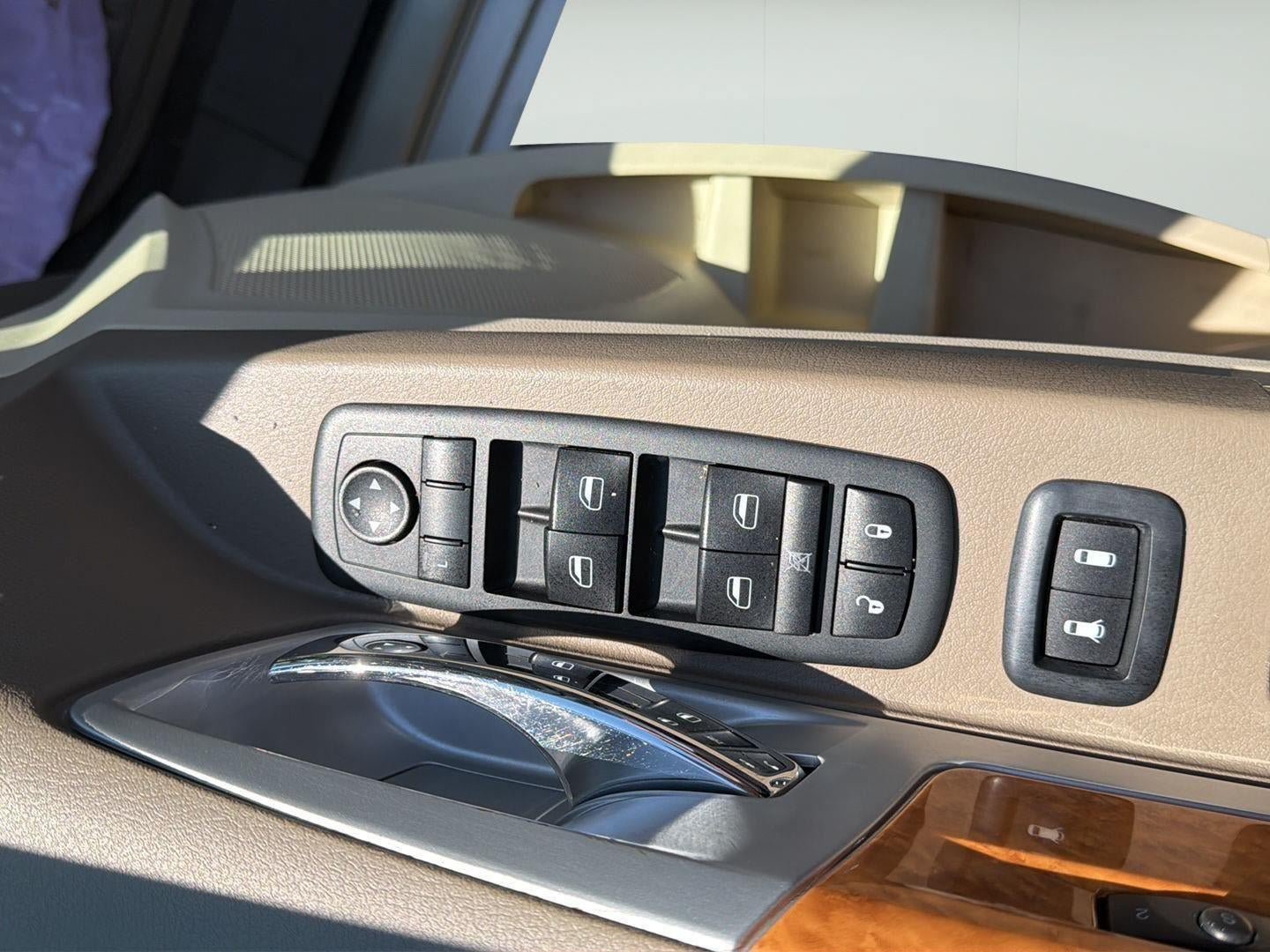 Used 2010 Chrysler Town & Country Limited w/ Entertainment Group #3 FWD image 14