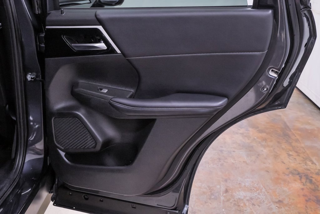 Used 2024 Mitsubishi Outlander SE image 35