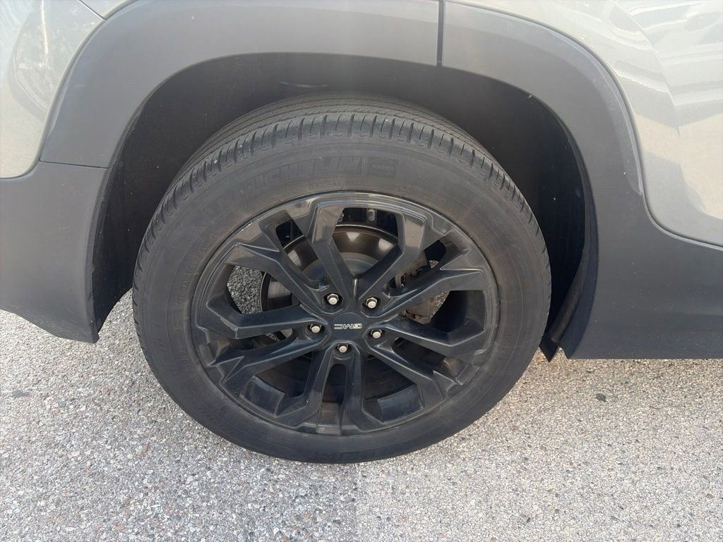 Used 2020 GMC Terrain SLE w/ Elevation Edition FWD image 10