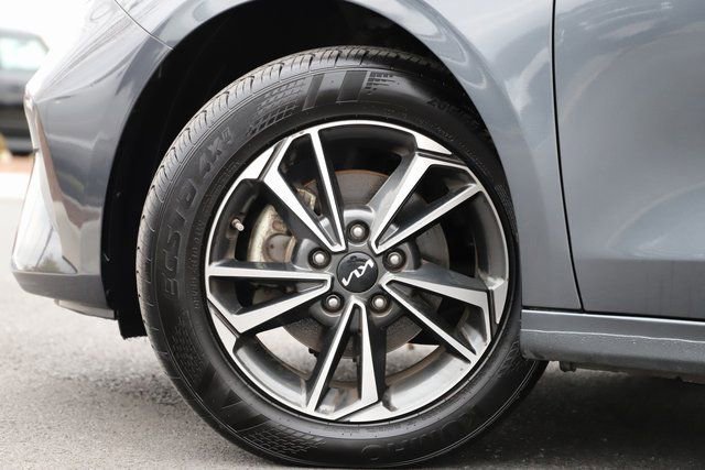 Used 2023 Kia Forte LXS image 2
