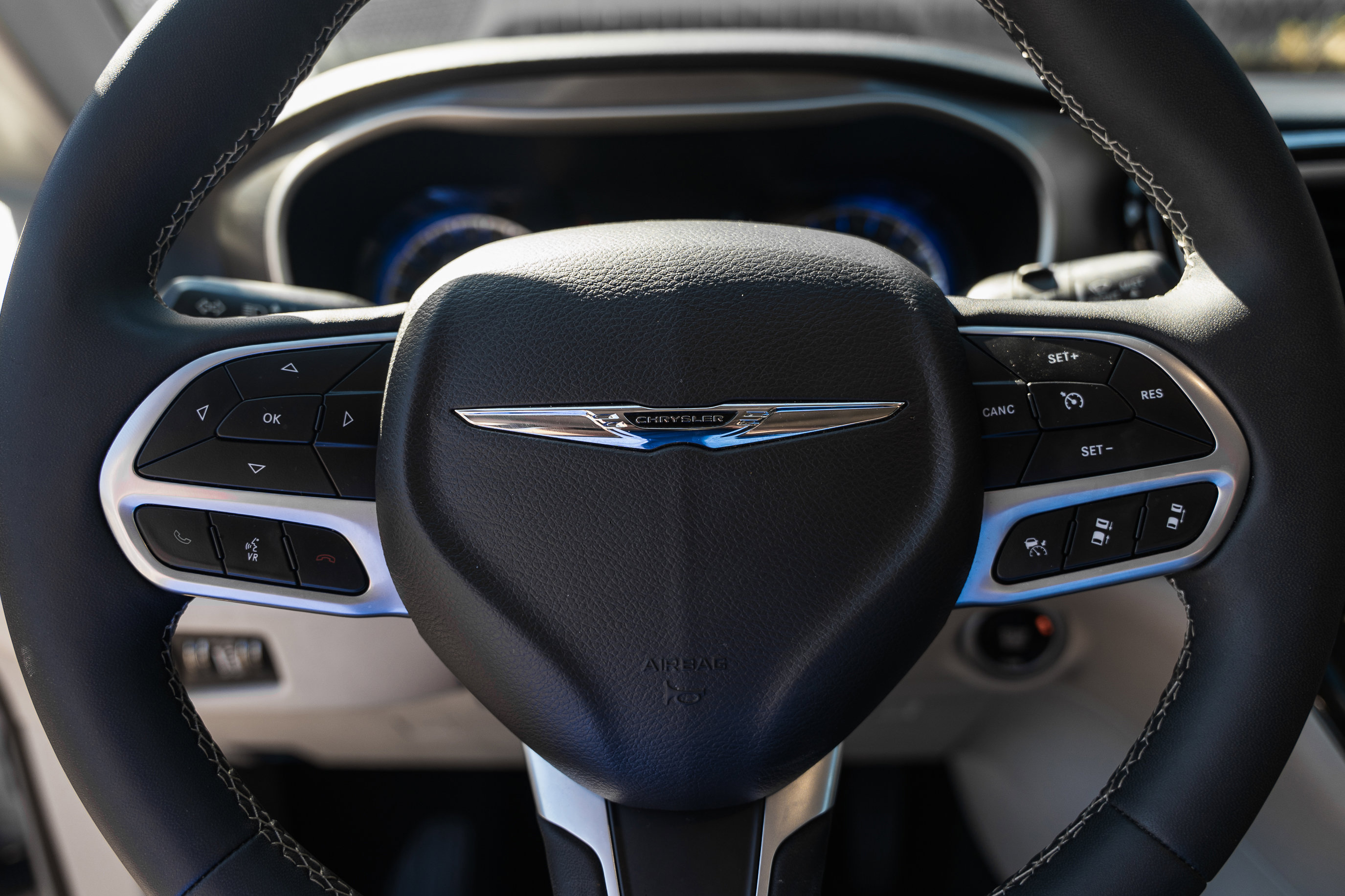 Used 2024 Chrysler Pacifica Touring-L image 15