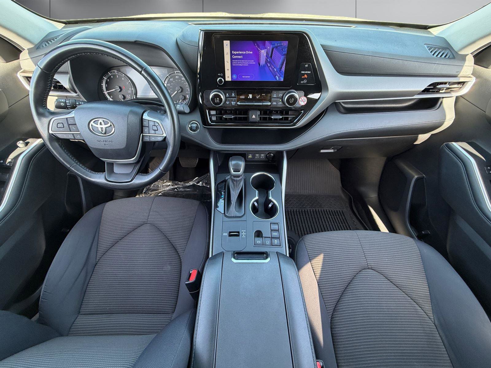Used 2023 Toyota Highlander LE FWD image 12