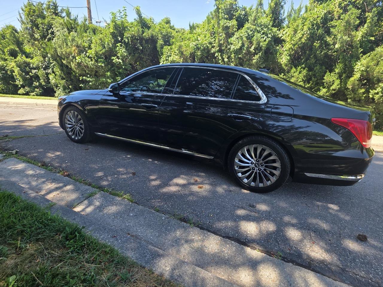 Used 2018 Genesis G90 5.0 Ultimate AWD/4WD image 3