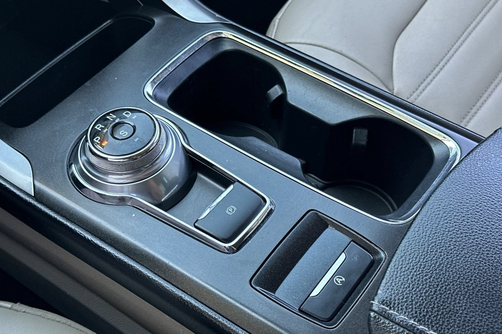 Used 2018 Ford Fusion SE FWD image 19