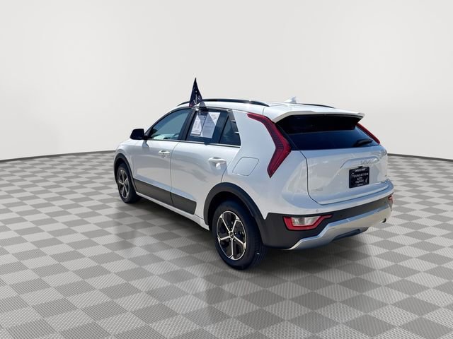 Certified 2025 Kia Niro EX FWD image 6