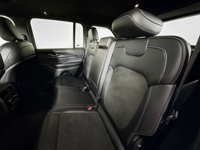 Used 2023 Jeep Grand Cherokee Altitude AWD/4WD image 24