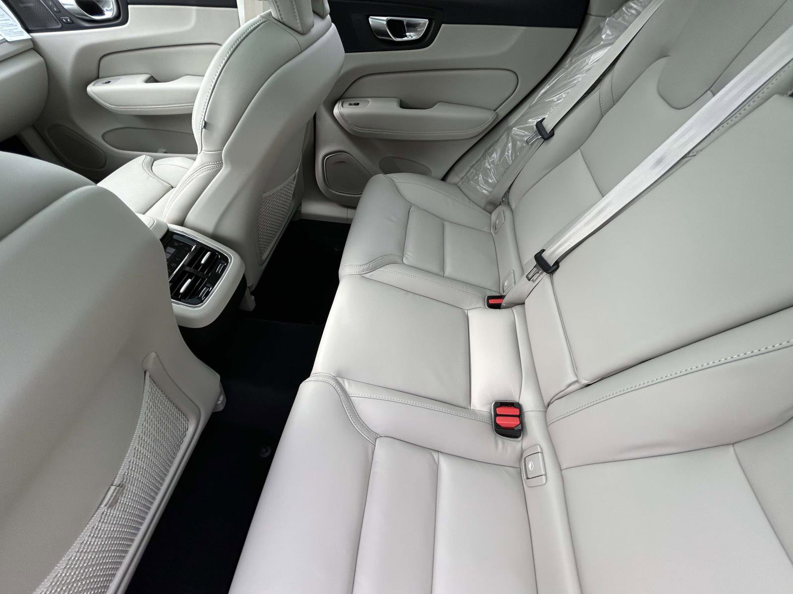 New 2026 Volvo XC60 B5 Ultra w/ Protection Package Premier AWD/4WD image 12