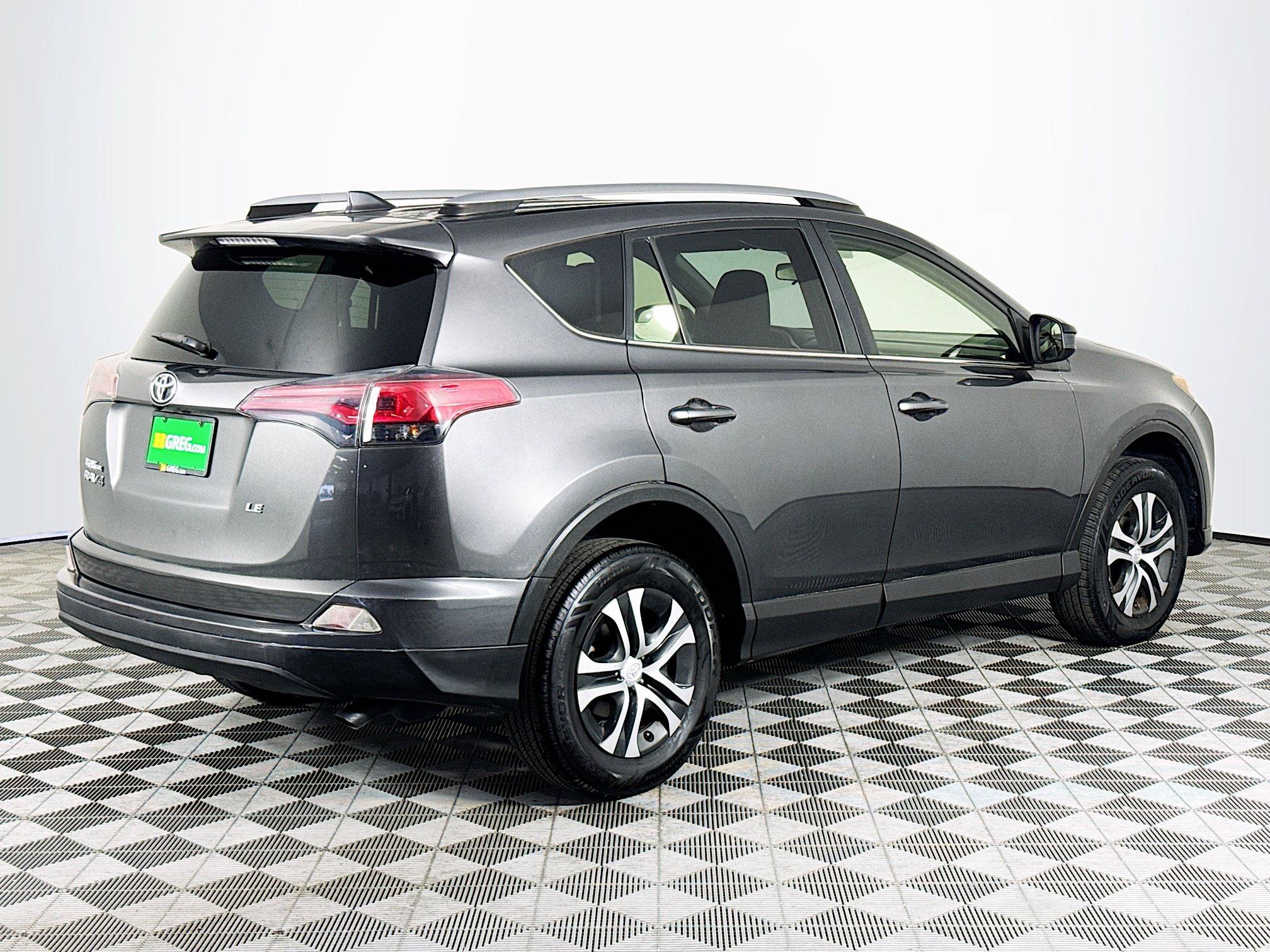 Used 2017 Toyota RAV4 LE FWD image 8