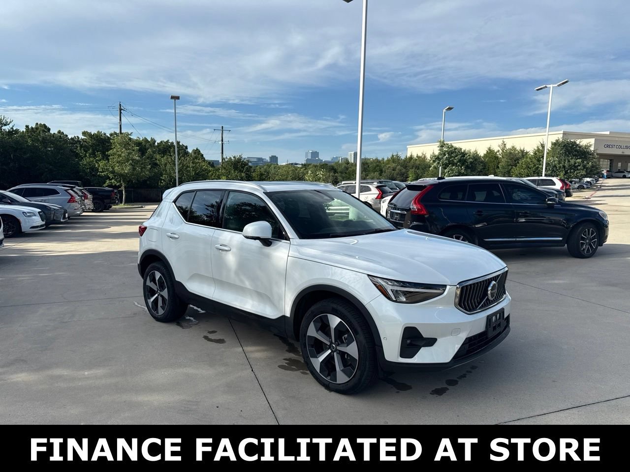 Certified 2025 Volvo XC40 B5 Plus AWD/4WD image 2