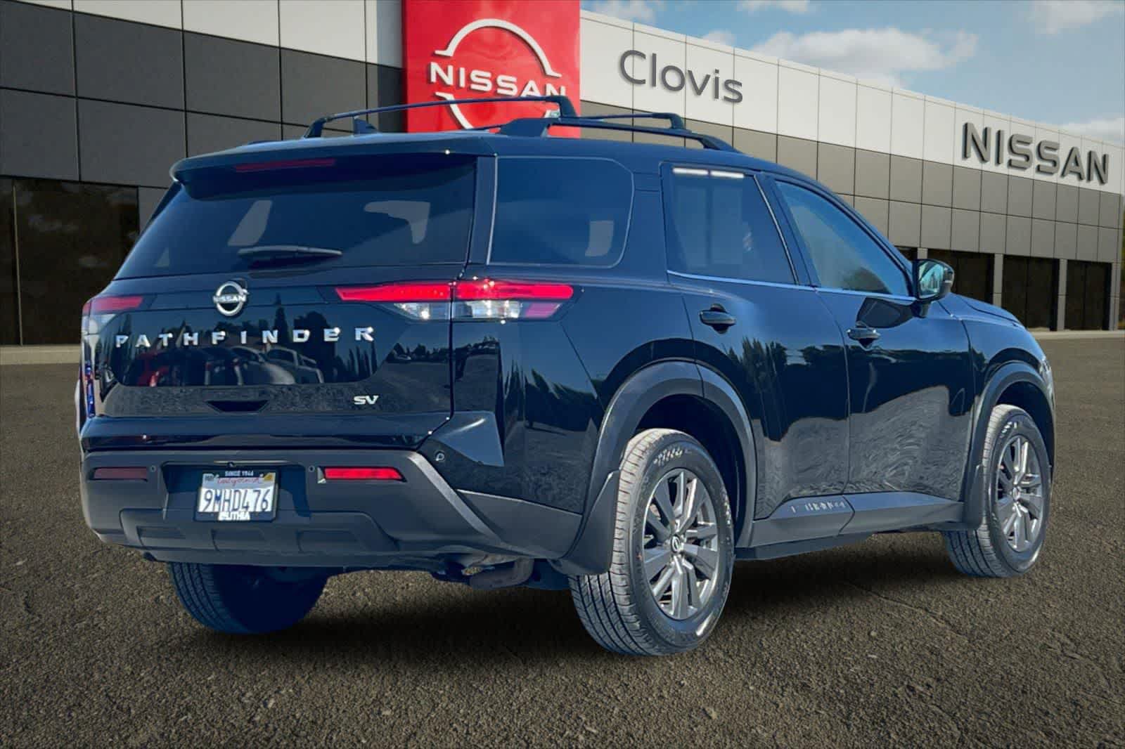 Certified 2024 Nissan Pathfinder SV FWD image 3
