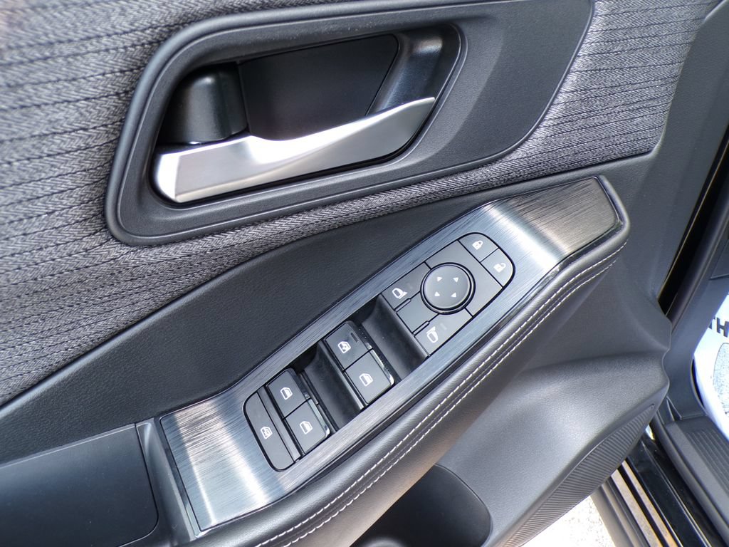 Used 2022 Nissan Rogue SV AWD/4WD image 21