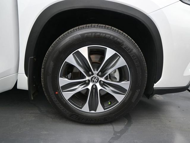Used 2026 Toyota Highlander XLE image 19