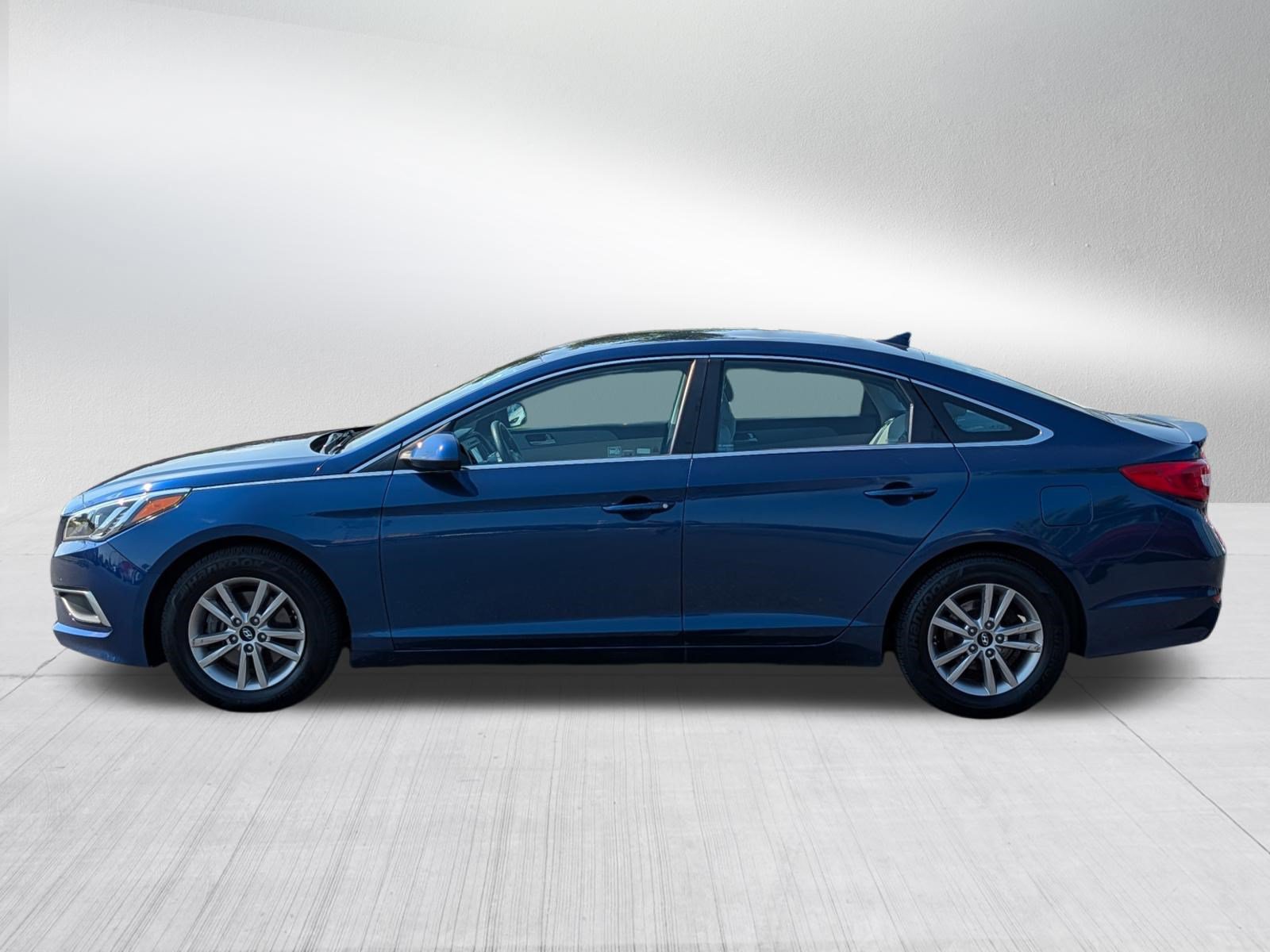Used 2016 Hyundai Sonata SE w/ Cargo Package FWD image 4