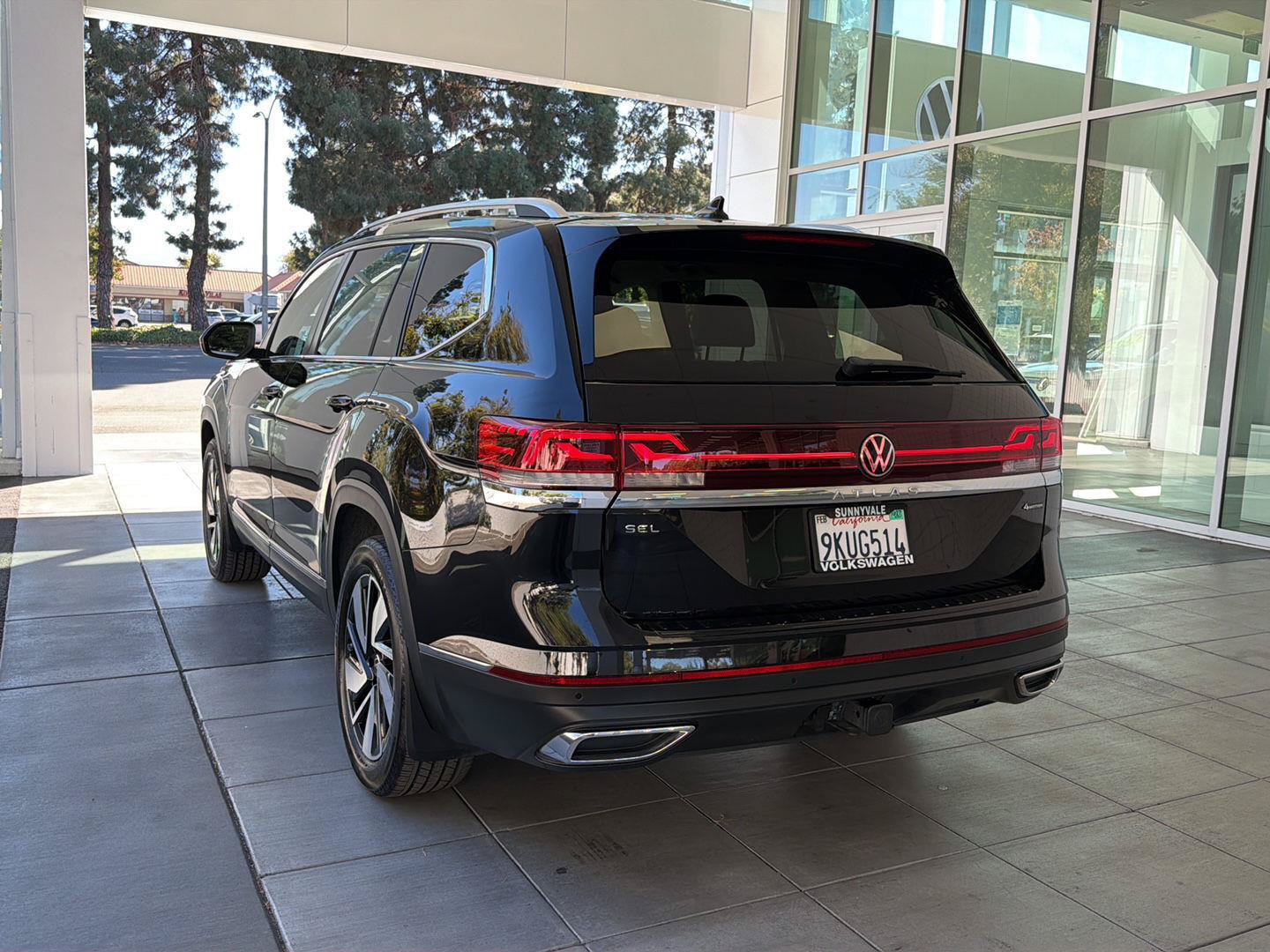Certified 2024 Volkswagen Atlas SEL AWD/4WD image 3