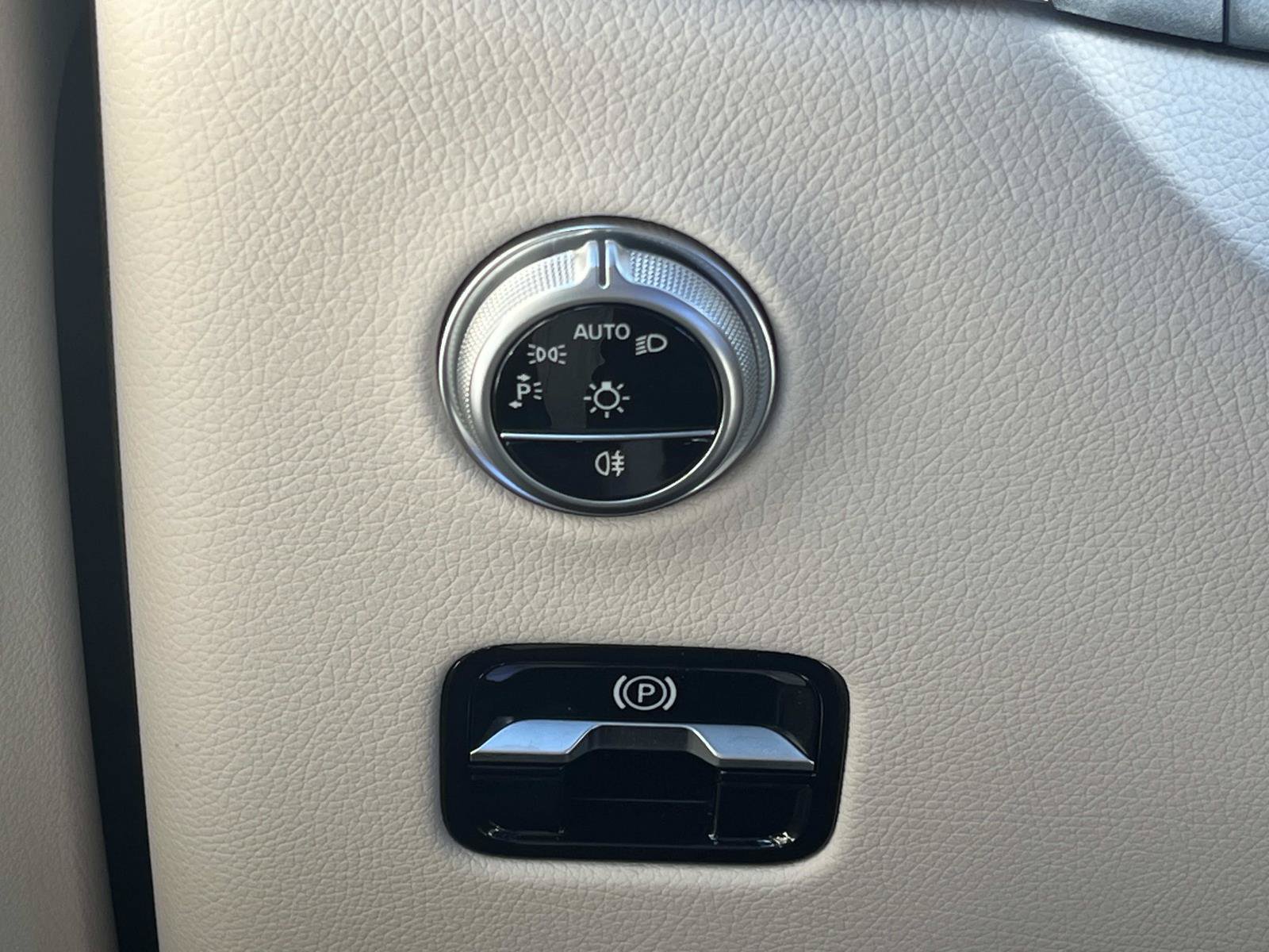 Certified 2025 Mercedes-Benz GLC 300 image 38