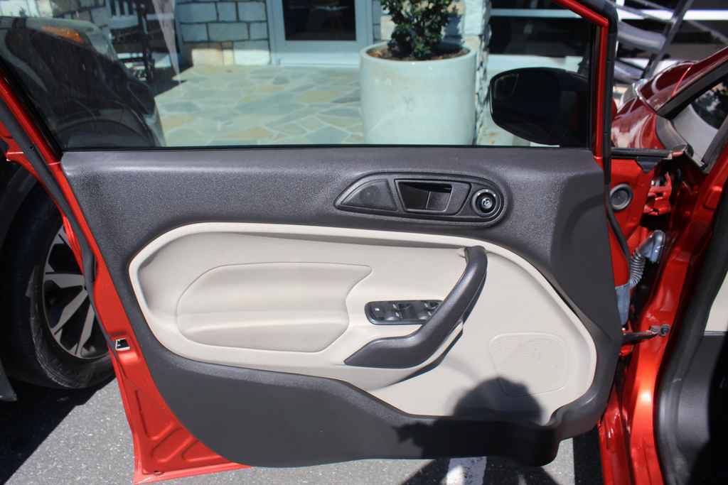 Used 2018 Ford Fiesta SE FWD image 12