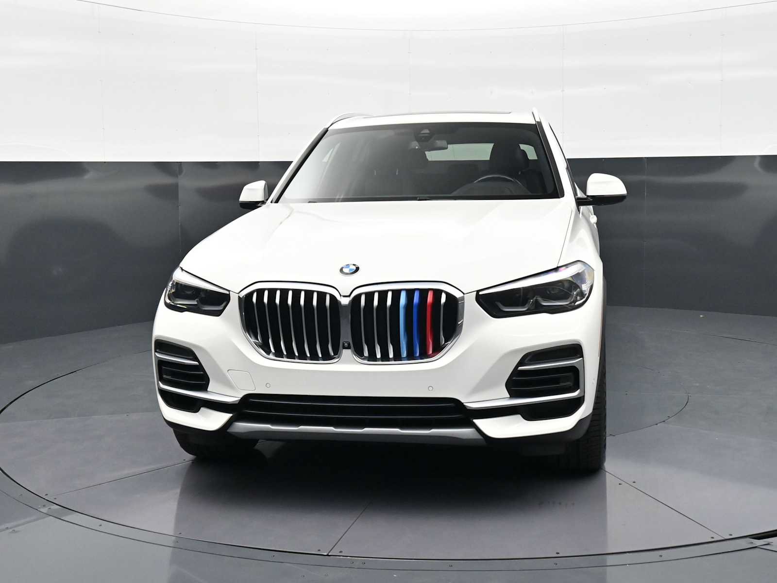 Used 2022 BMW X5 sDrive40i w/ Premium Package RWD image 2