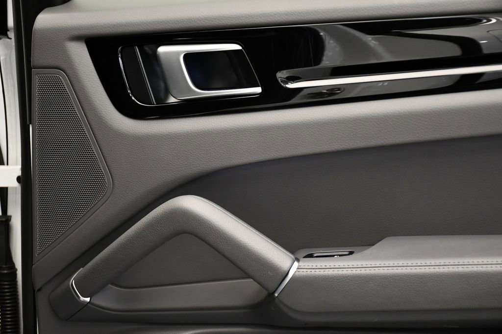 Used 2023 Porsche Cayenne image 53