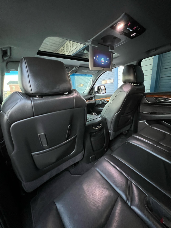 Used 2017 Cadillac Escalade Luxury image 11
