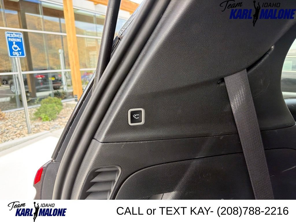 Used 2025 Chrysler Pacifica Select FWD image 8