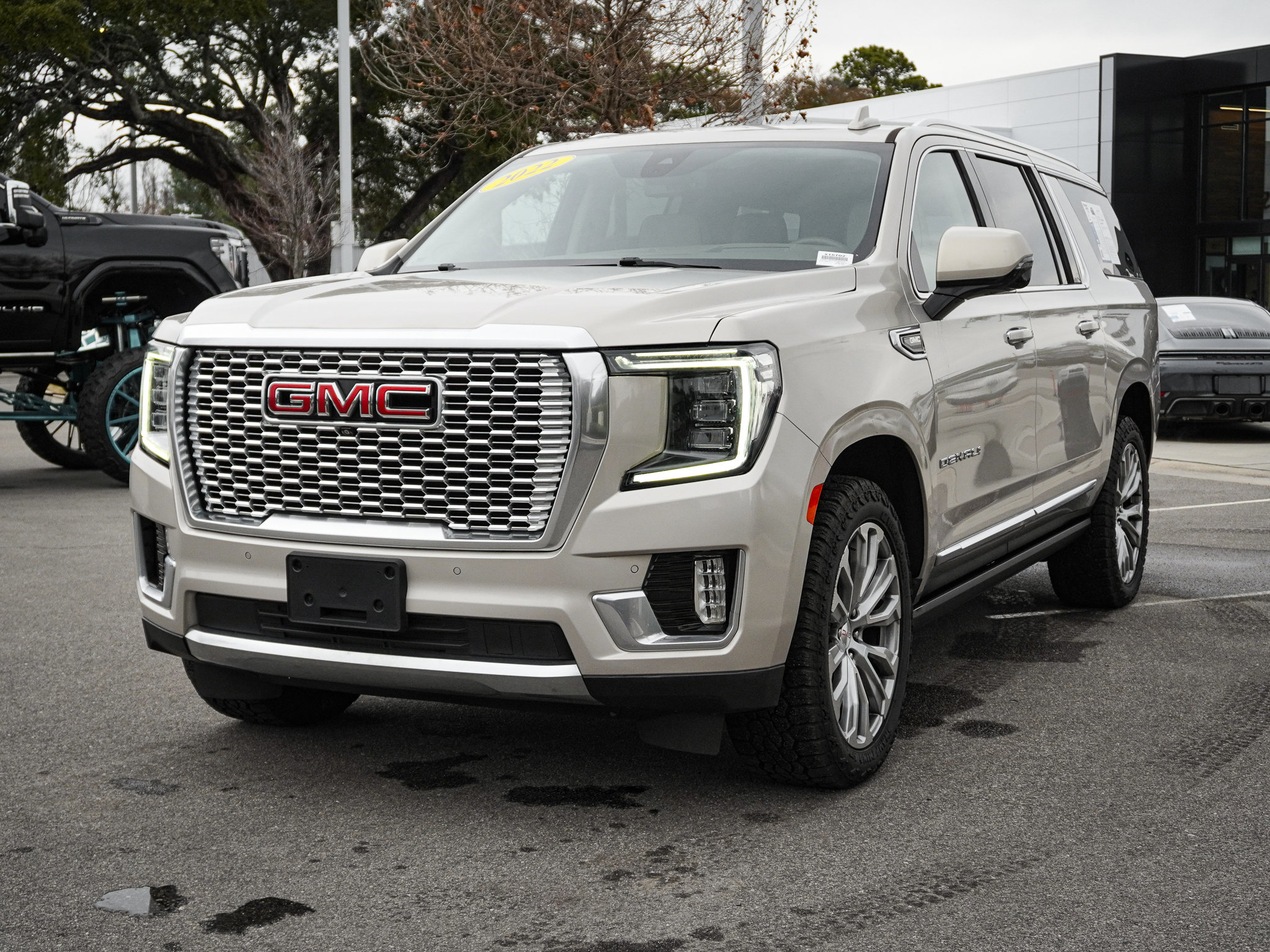 Used 2022 GMC Yukon XL Denali image 5