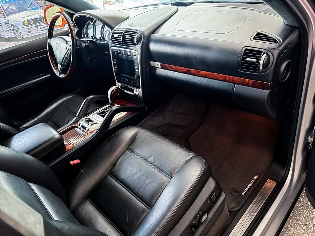 Used 2006 Porsche Cayenne Turbo AWD/4WD image 27