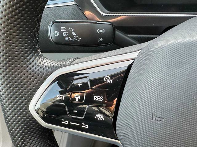 Used 2022 Volkswagen Tiguan SEL R-Line image 33