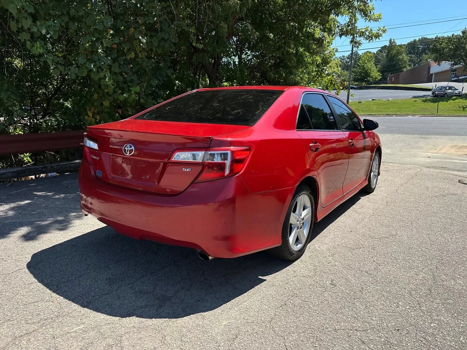 Used 2014 Toyota Camry SE FWD image 4