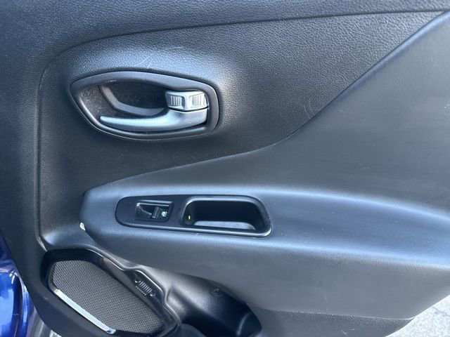 Used 2018 Jeep Renegade Altitude w/ Advanced Technology Group image 34