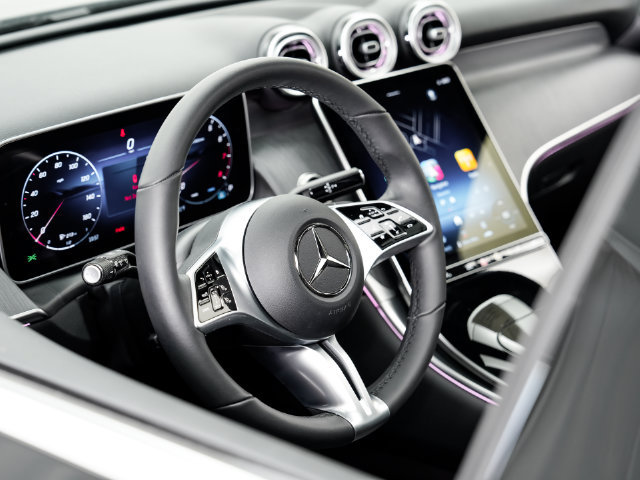 Used 2025 Mercedes-Benz GLC 300 4MATIC image 10