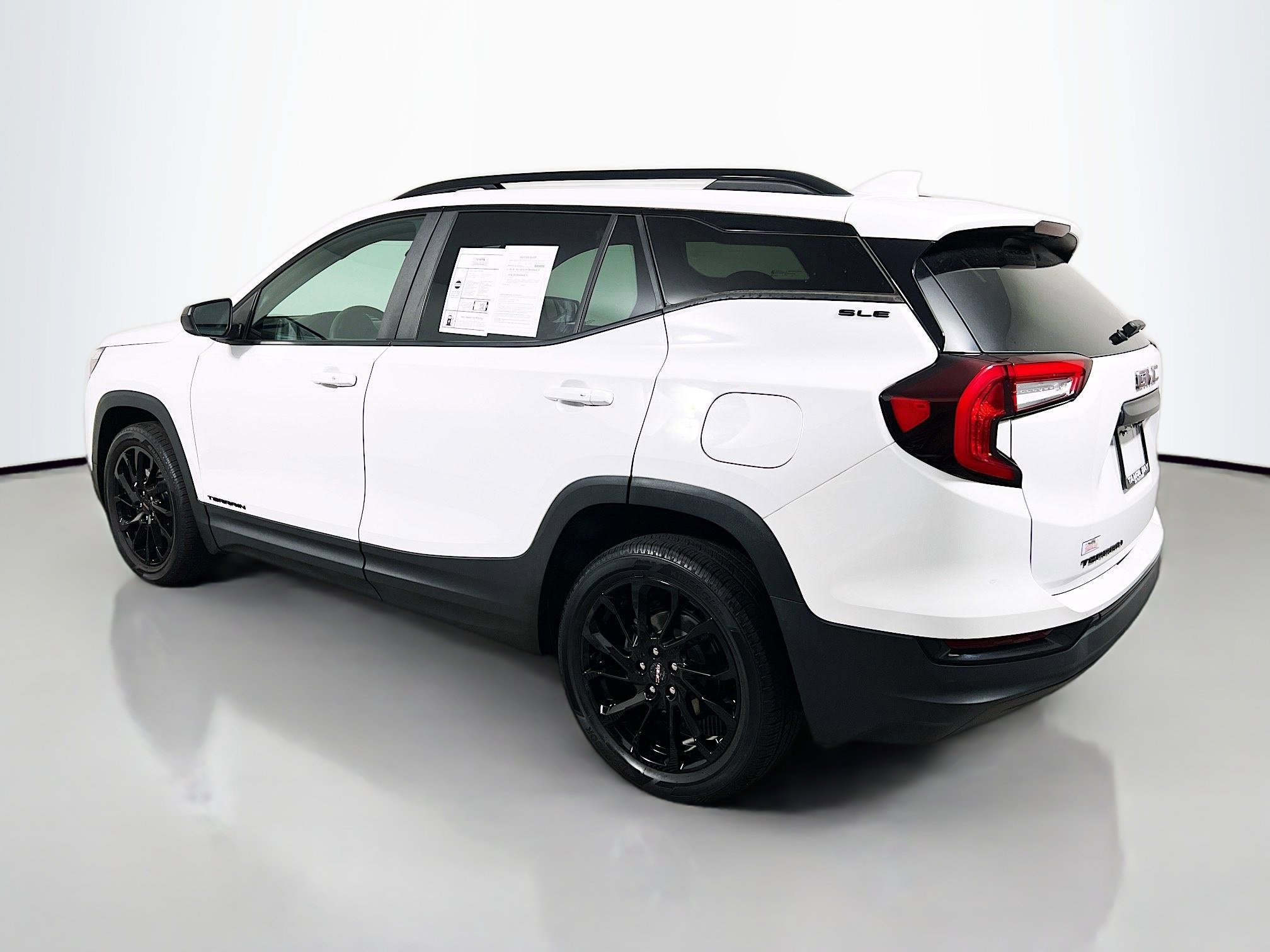 Used 2023 GMC Terrain SLE w/ Elevation Edition FWD image 8