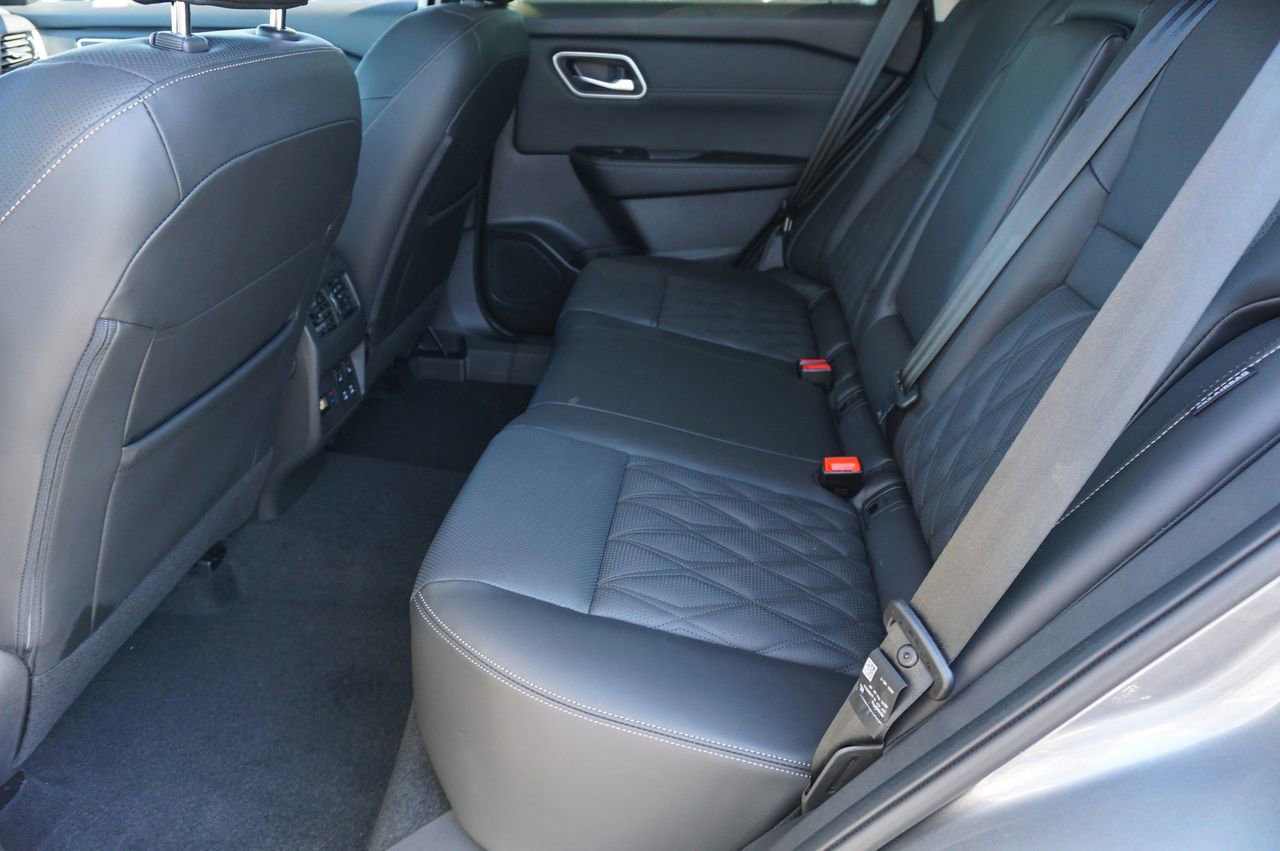 Certified 2025 Nissan Rogue Platinum w/ Platinum Premium Package image 36