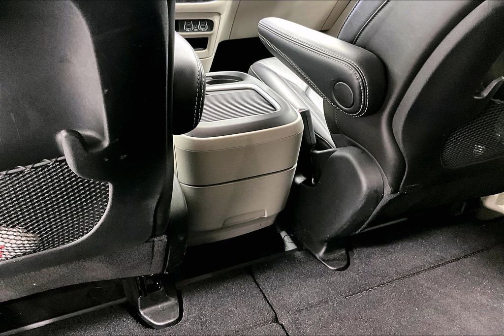 Used 2023 Chrysler Pacifica Touring-L image 29