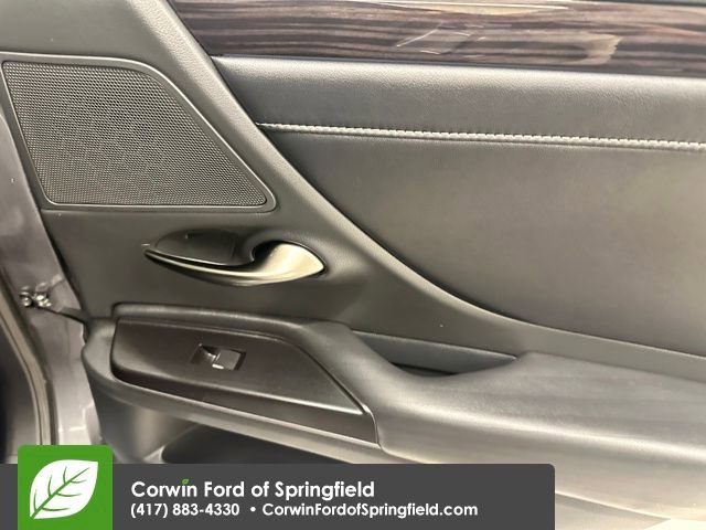 Used 2020 Lexus ES 350 Luxury w/ Accessory Package 2 image 17