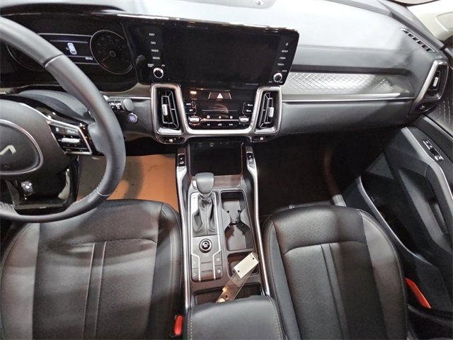 Used 2023 Kia Sorento S image 11