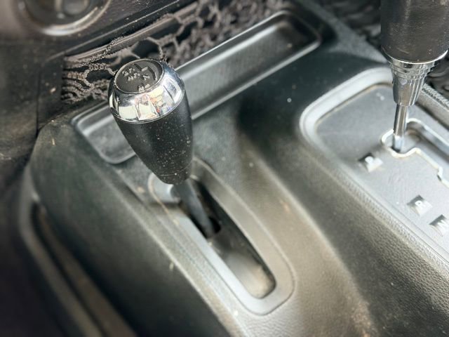 Used 2018 Jeep Wrangler Unlimited Sahara w/ Connectivity Group image 13