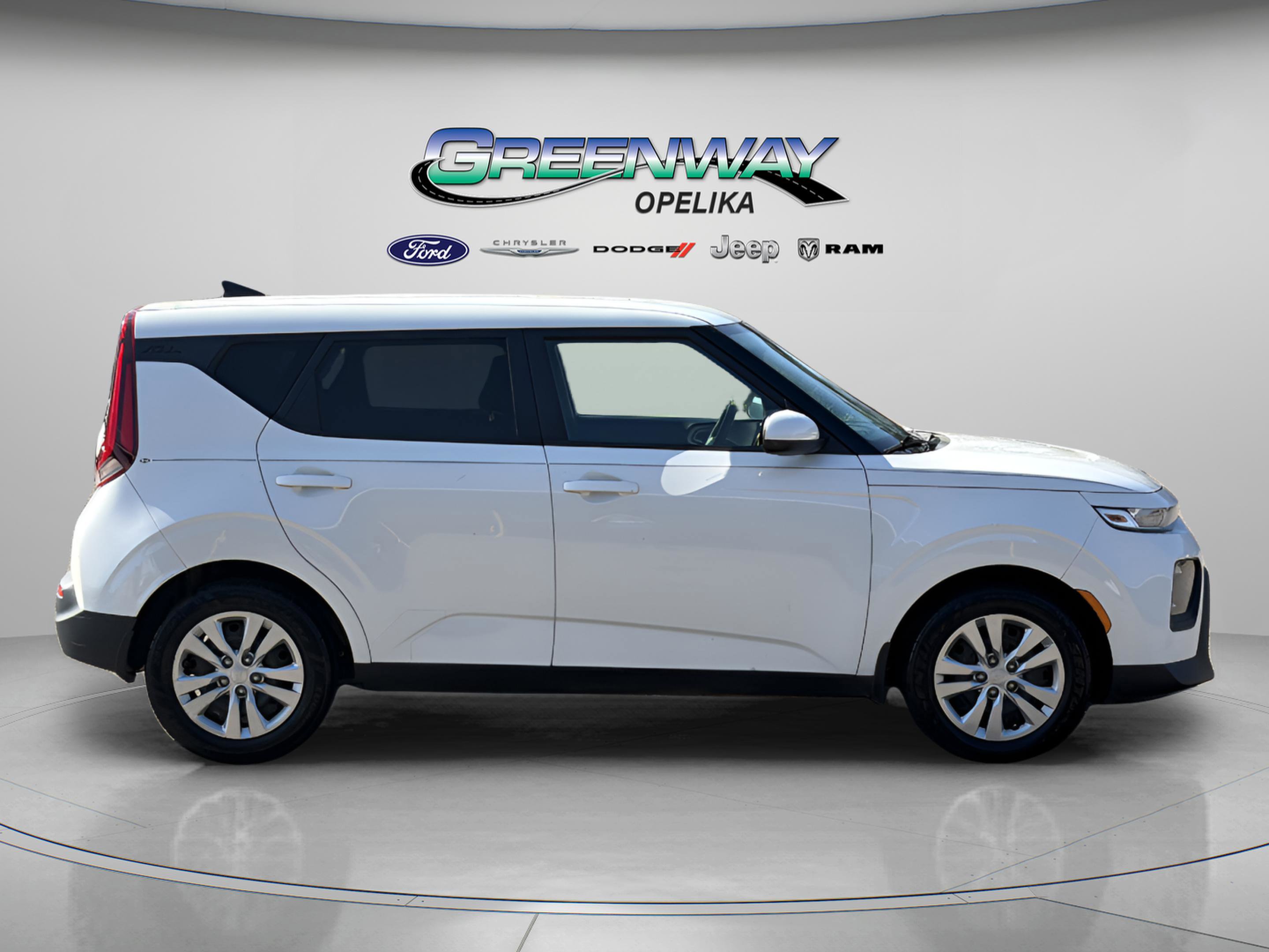 Used 2021 Kia Soul LX image 2