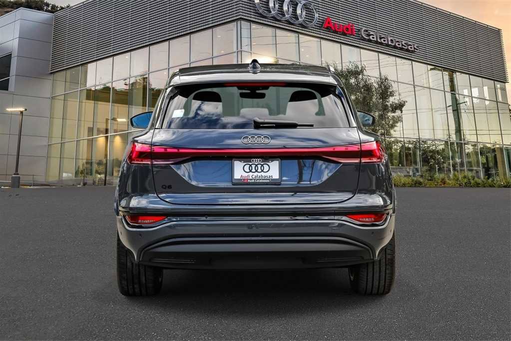 Used 2025 Audi Q6 e-tron Premium w/ Convenience Package image 3