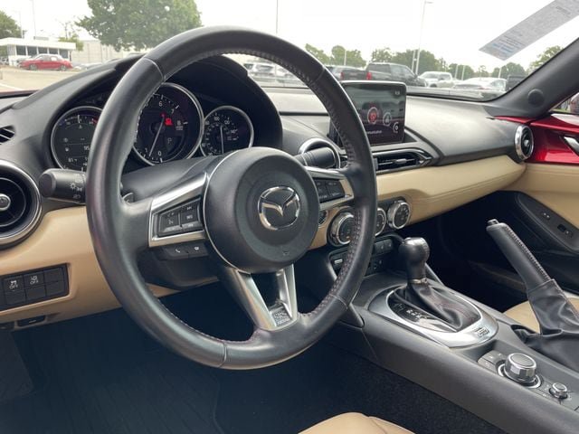 Used 2019 MAZDA MX-5 Miata RF Grand Touring RWD image 11