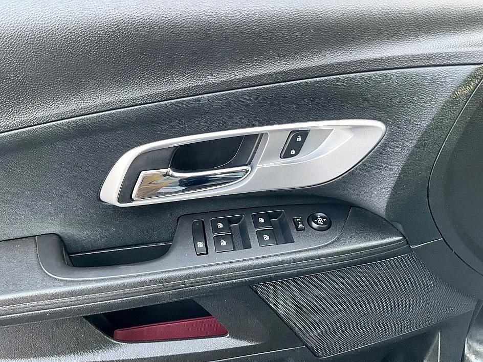 Used 2017 Chevrolet Equinox LS image 12