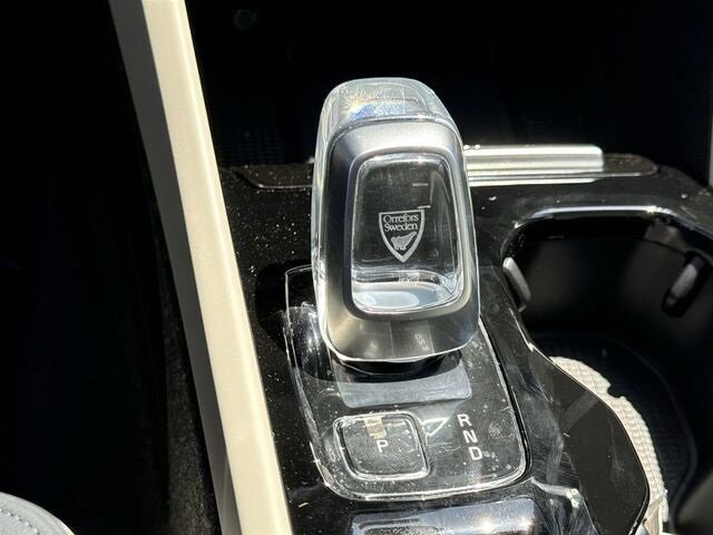 New 2024 Volvo XC40 B5 Plus w/ Protection Package Premier image 11