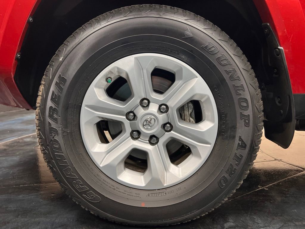 Used 2021 Toyota 4Runner SR5 Premium w/ Moonroof Package AWD/4WD image 31